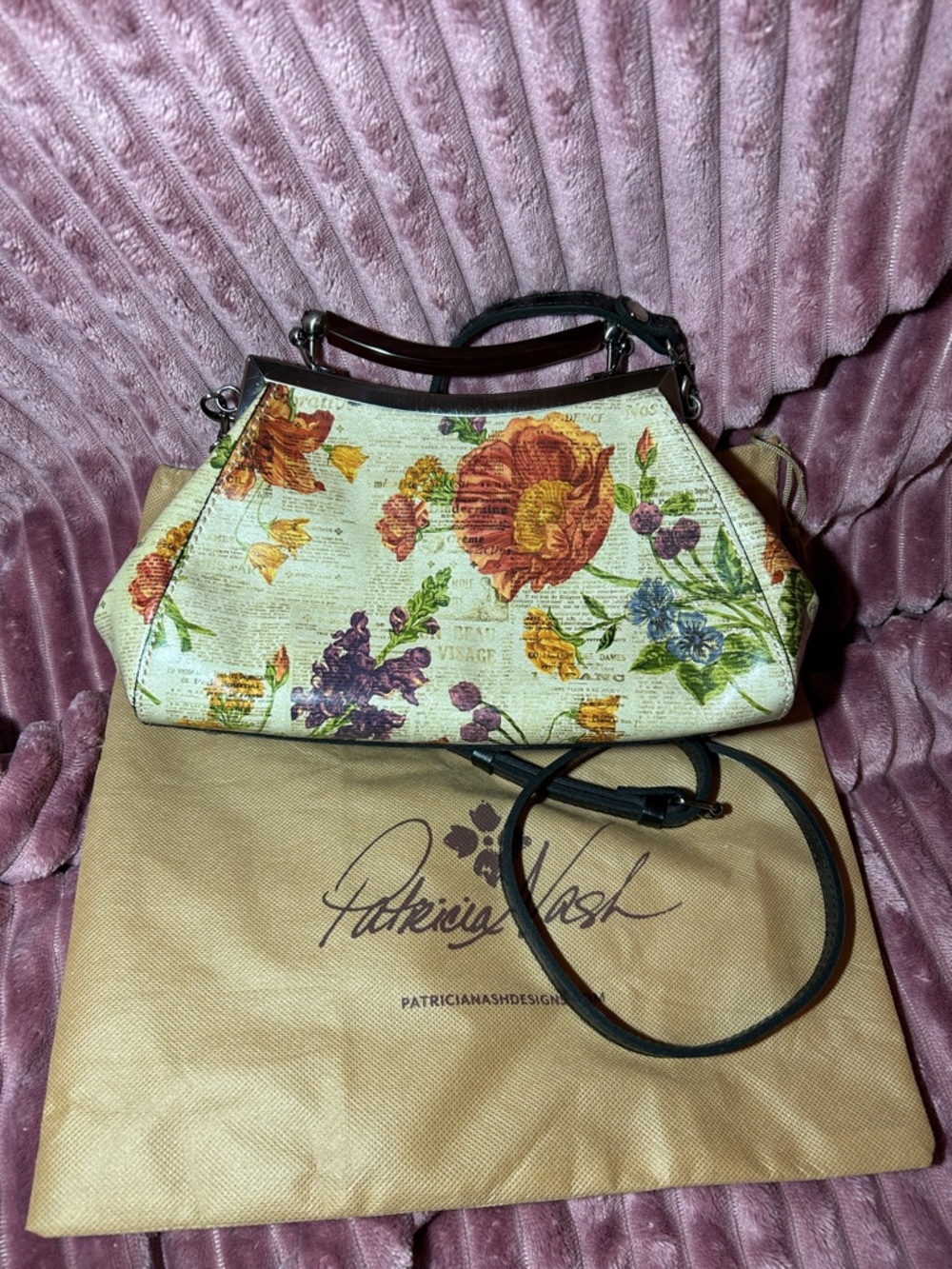 NWOTPatricia Nash Floral Leather Crossbody in Cream with Multicolor Floral Print - Picture 2 of 5